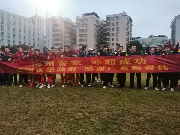 ”前瞻NBA常规赛前瞻：休斯顿火箭VS印第安纳步行者火箭上一场比赛在客场以106-104险胜鹈鹕，球队在经历一波连败之后，近况有所回暖，拿下2连胜，与鹈鹕的比赛中，阿尔佩伦-申京出战38分钟，砍下37分11篮板6助攻1抢断1盖帽，带领球队取胜，贾巴里-史密斯二世也有26分11篮板的两双数据进账，其他球员虽然只有弗雷德-范弗利特上双，但全队10人上场全都有得分进账；本场比赛火箭是主场作战，球队本赛季在主场的战斗力非常强劲，目前主战14场比赛取得12场胜利。